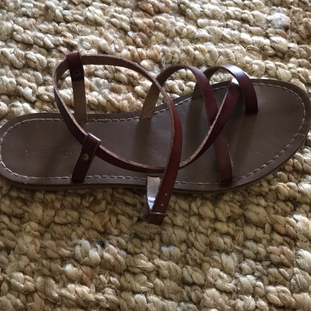 Universal Thread Sandals